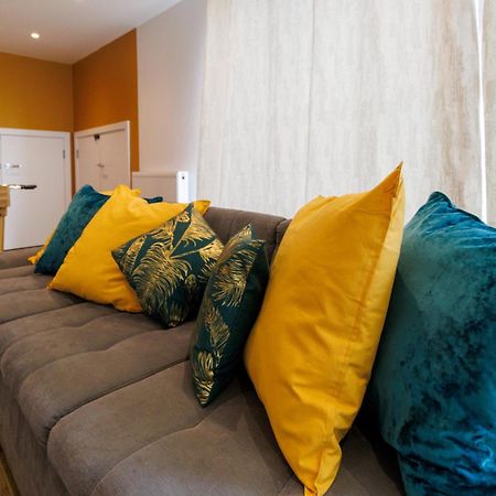 City Centre, Sleeps 7, Stunning Views & Parking, Interconnected Rooms Long Stay Work Contractor Leisure, Diamond Penthouse CBG Dış mekan fotoğraf