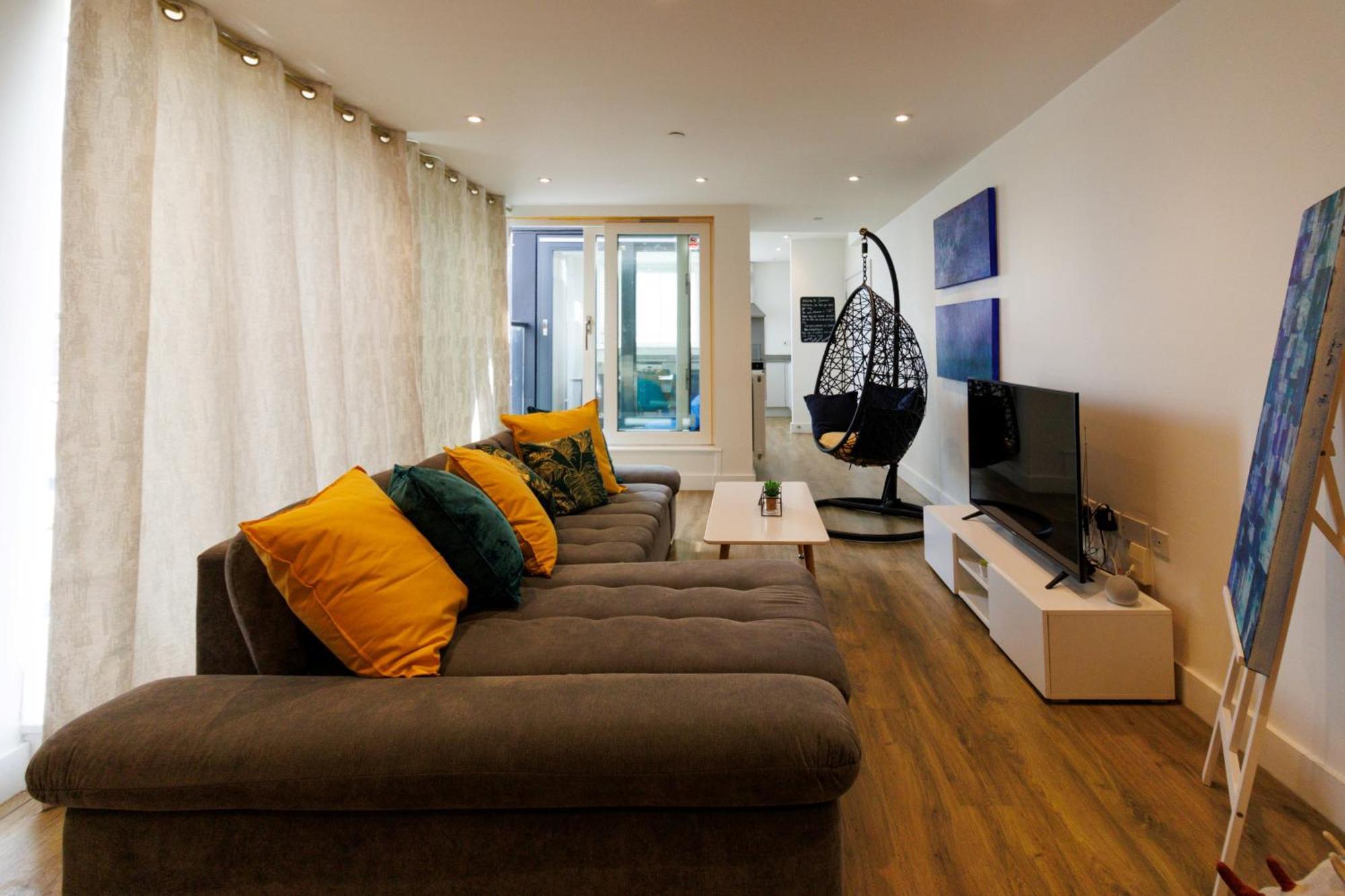 City Centre, Sleeps 7, Stunning Views & Parking, Interconnected Rooms Long Stay Work Contractor Leisure, Diamond Penthouse CBG Dış mekan fotoğraf