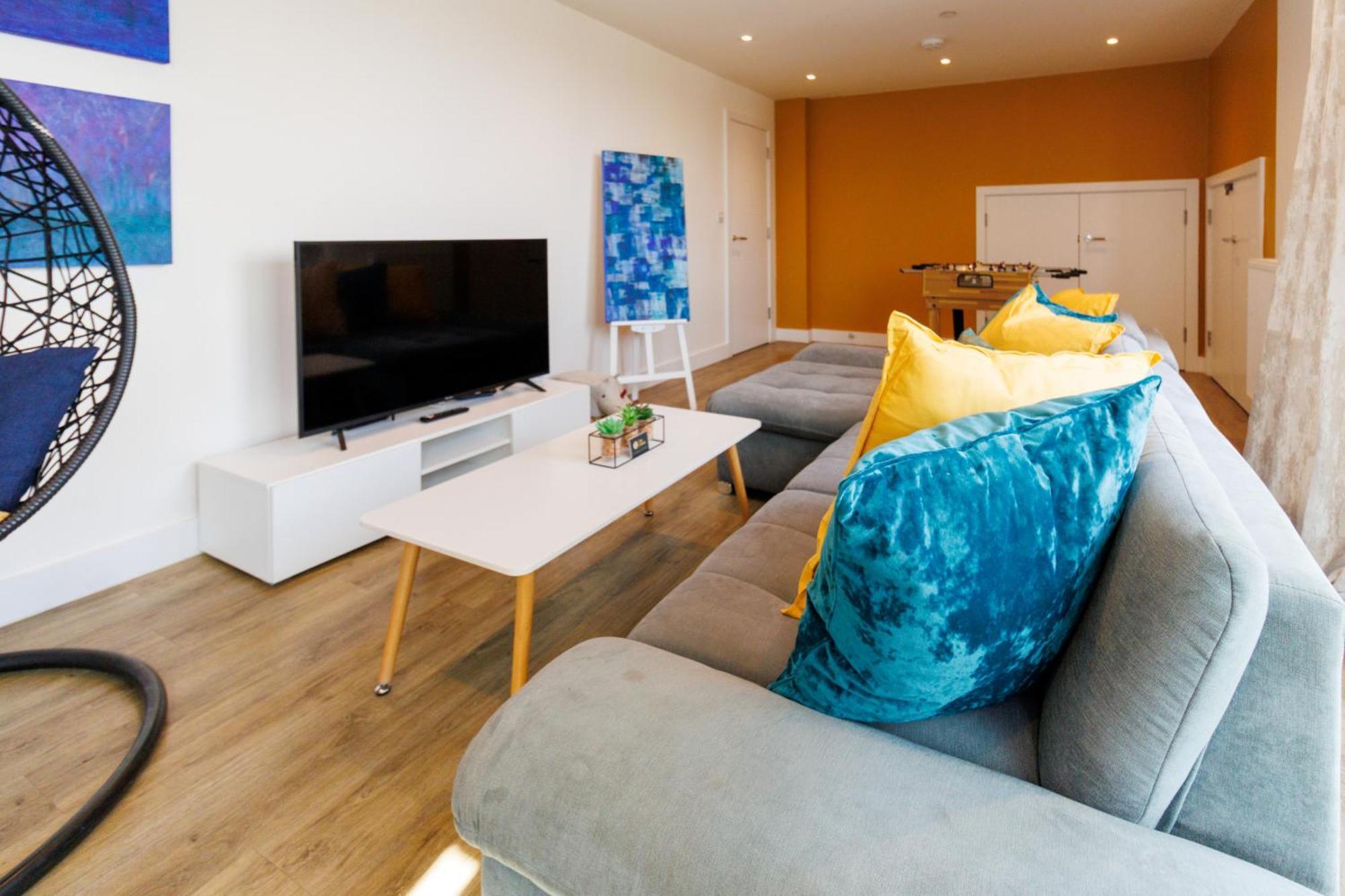 City Centre, Sleeps 7, Stunning Views & Parking, Interconnected Rooms Long Stay Work Contractor Leisure, Diamond Penthouse CBG Dış mekan fotoğraf
