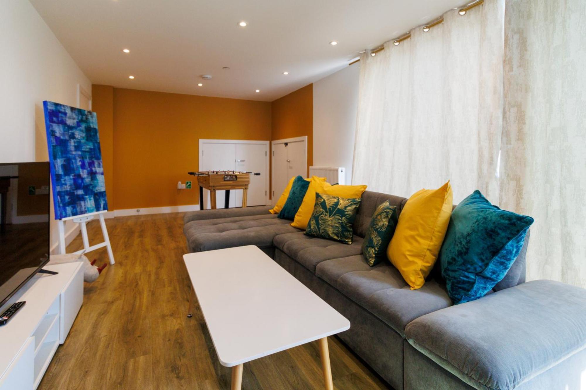 City Centre, Sleeps 7, Stunning Views & Parking, Interconnected Rooms Long Stay Work Contractor Leisure, Diamond Penthouse CBG Dış mekan fotoğraf