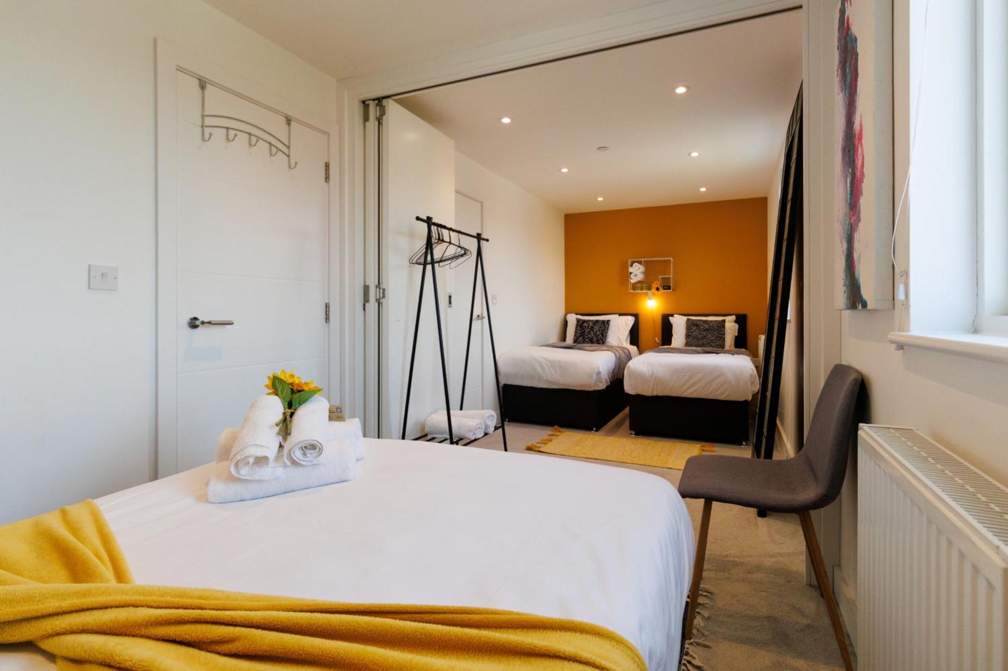 City Centre, Sleeps 7, Stunning Views & Parking, Interconnected Rooms Long Stay Work Contractor Leisure, Diamond Penthouse CBG Dış mekan fotoğraf