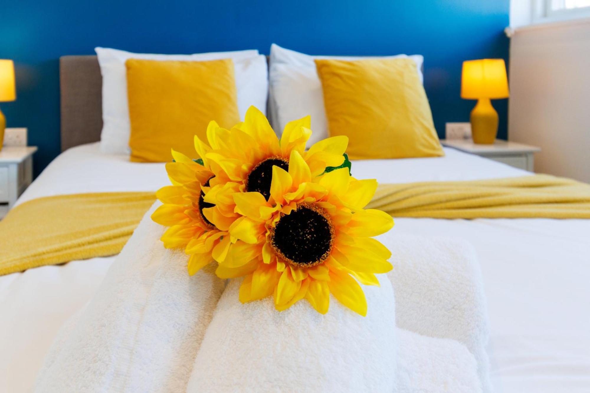 City Centre, Sleeps 7, Stunning Views & Parking, Interconnected Rooms Long Stay Work Contractor Leisure, Diamond Penthouse CBG Dış mekan fotoğraf