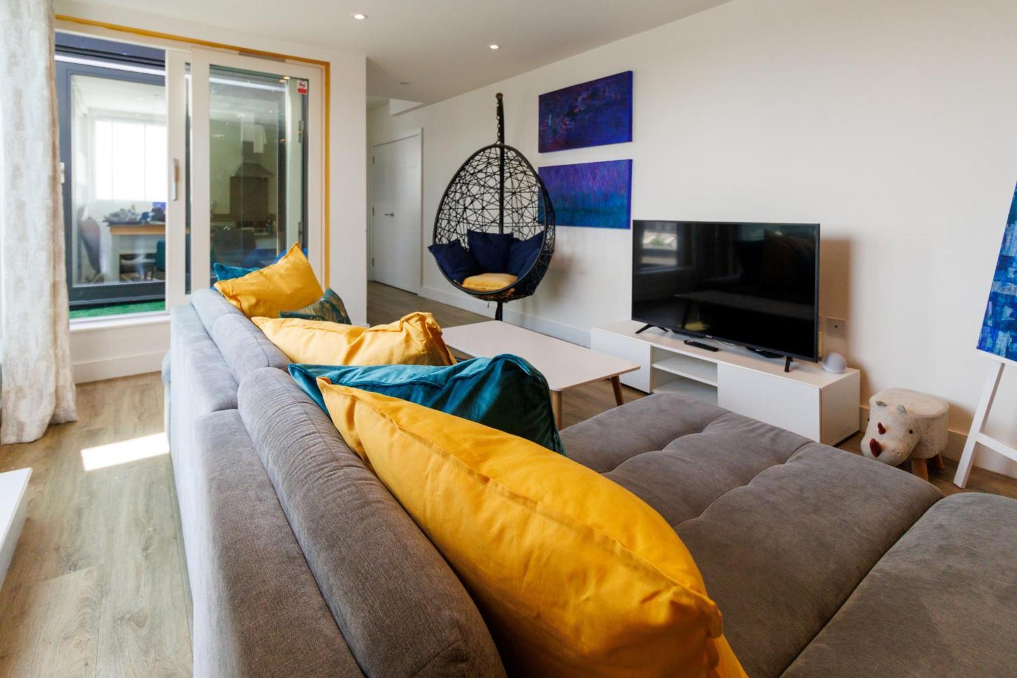 City Centre, Sleeps 7, Stunning Views & Parking, Interconnected Rooms Long Stay Work Contractor Leisure, Diamond Penthouse CBG Dış mekan fotoğraf
