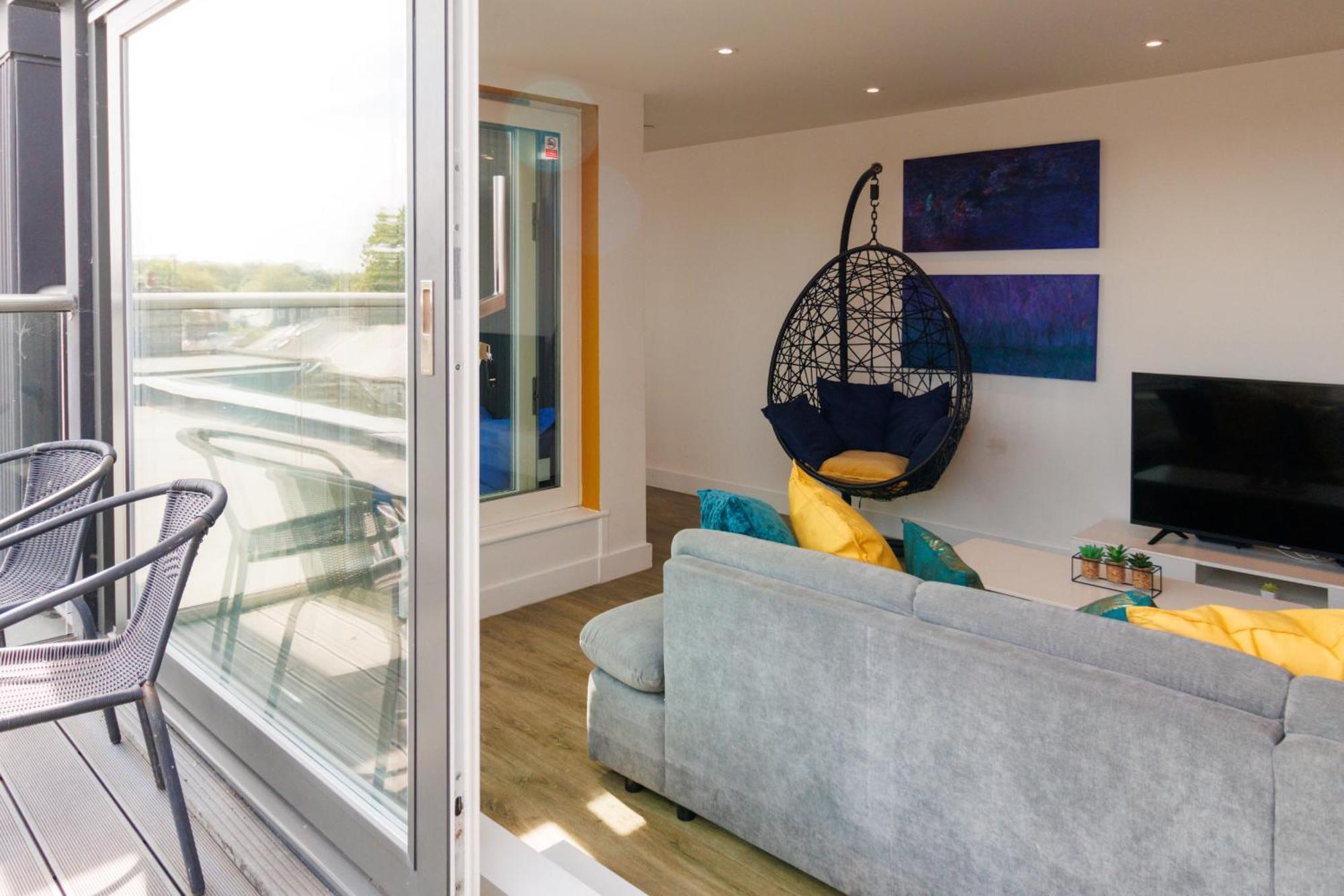 City Centre, Sleeps 7, Stunning Views & Parking, Interconnected Rooms Long Stay Work Contractor Leisure, Diamond Penthouse CBG Dış mekan fotoğraf